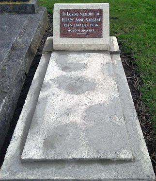 A Granite headstone sinle bed size grave